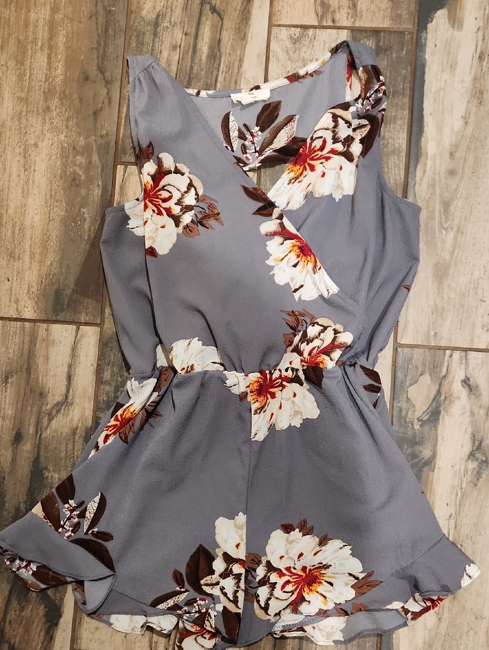 entro Gray Romper with White and Brown Floral Accents. Size Small